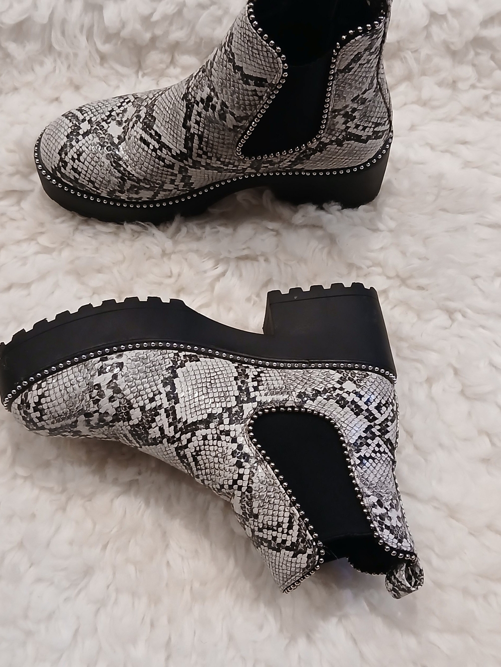 Snake-Print Platform Chelsea Boots - White/Black Size 6 Women's